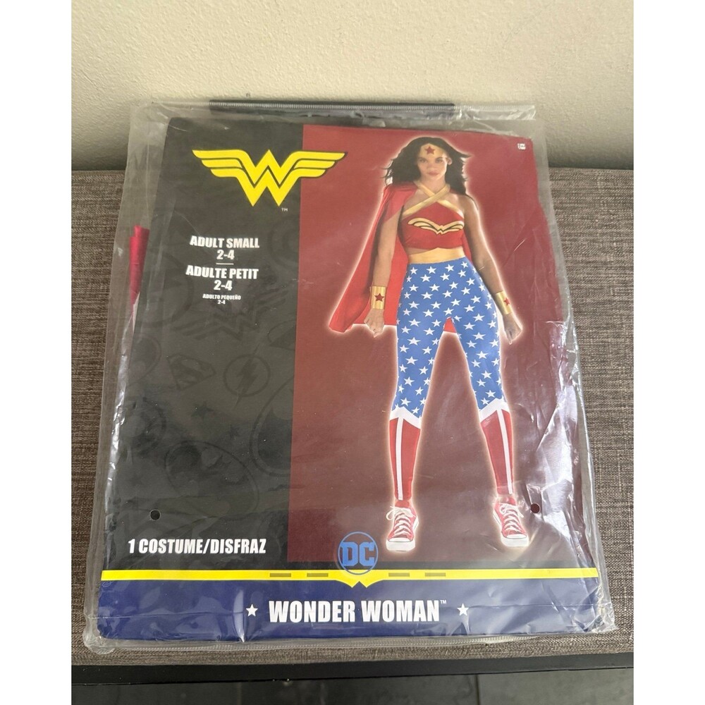 New Women’s DC Wonder Woman 6pc Costume/ Top Leggings Tiara Cape Size Small 2/4
